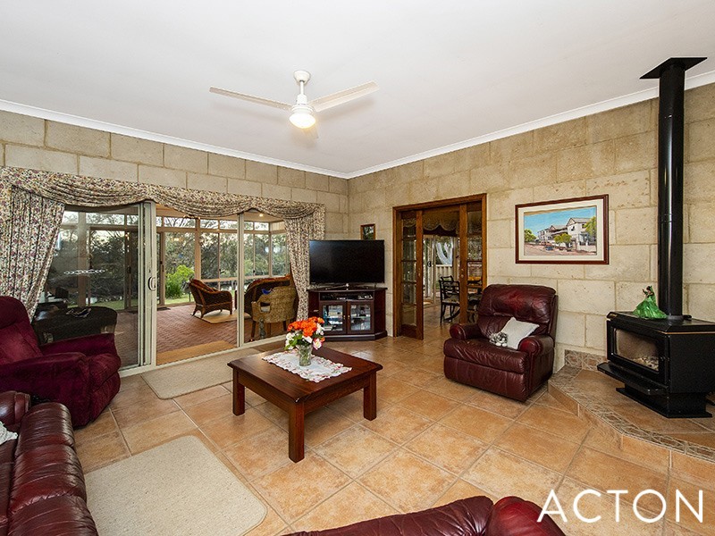 21 Rodoreda Crescent, Ravenswood WA 6208