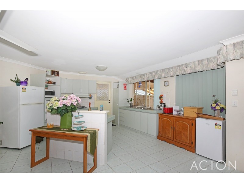 36 Casuarina Drive, Halls Head WA 6210