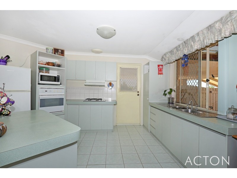 36 Casuarina Drive, Halls Head WA 6210