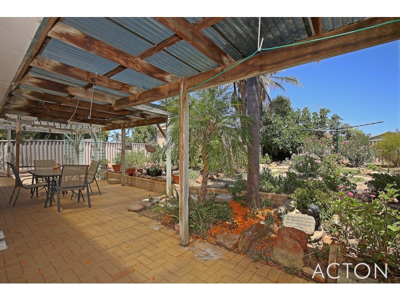 36 Casuarina Drive, Halls Head WA 6210