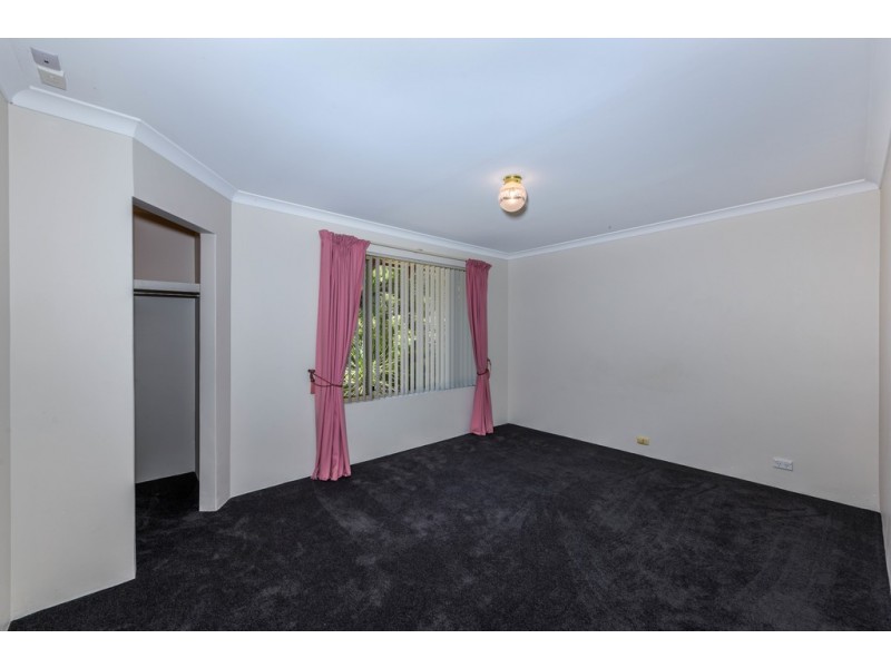 4 Oakmont Avenue, Meadow Springs WA 6210