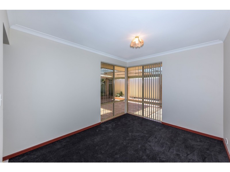 4 Oakmont Avenue, Meadow Springs WA 6210