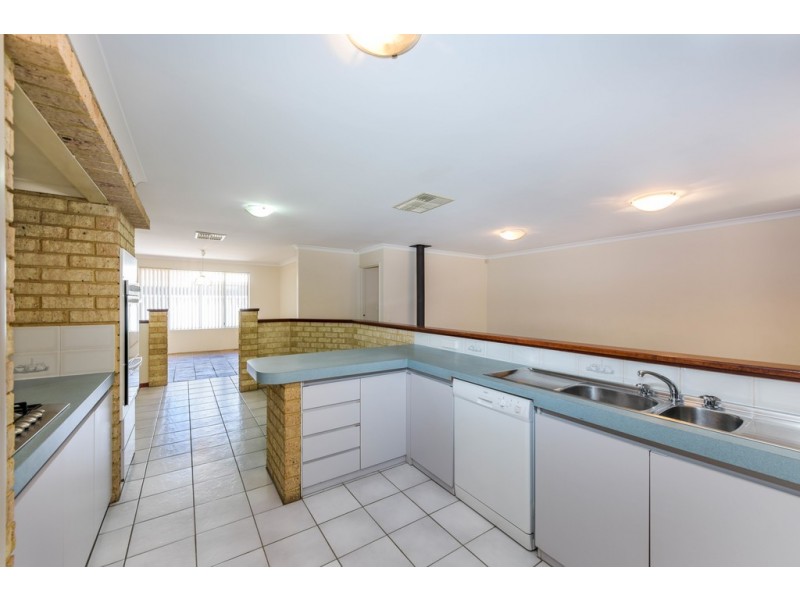 4 Oakmont Avenue, Meadow Springs WA 6210