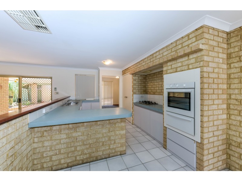 4 Oakmont Avenue, Meadow Springs WA 6210