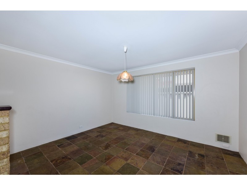 4 Oakmont Avenue, Meadow Springs WA 6210