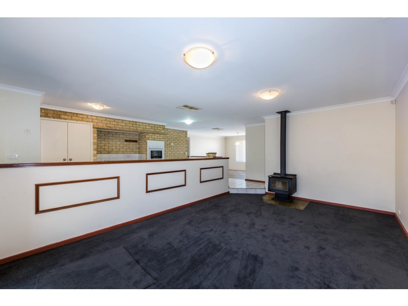 4 Oakmont Avenue, Meadow Springs WA 6210