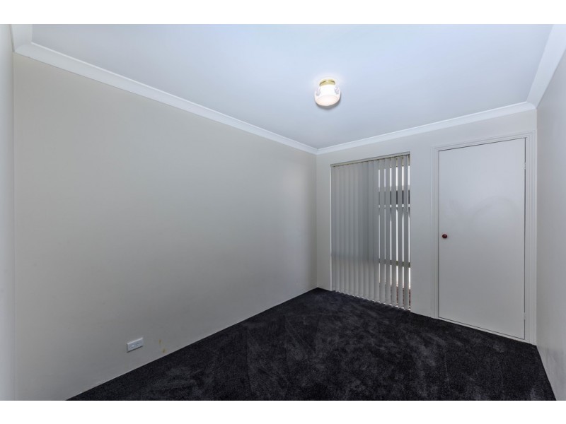 4 Oakmont Avenue, Meadow Springs WA 6210