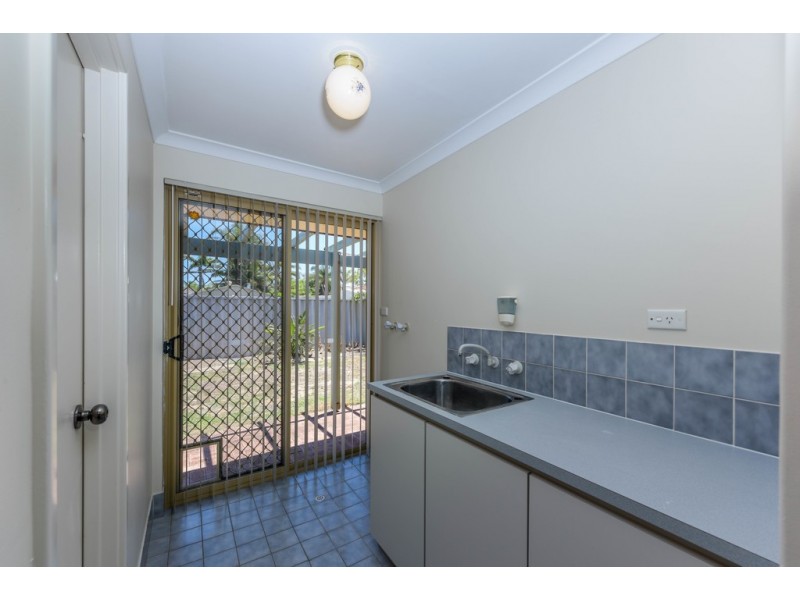 4 Oakmont Avenue, Meadow Springs WA 6210