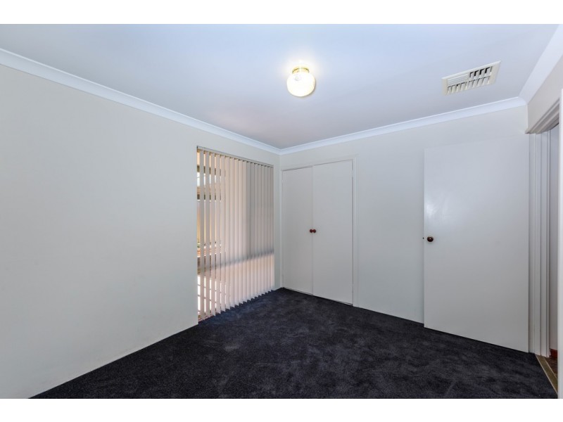 4 Oakmont Avenue, Meadow Springs WA 6210