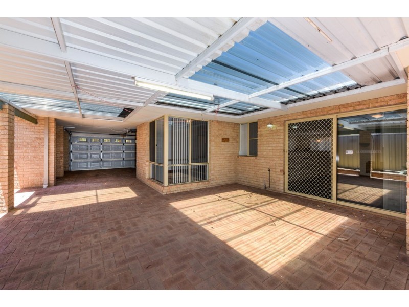 4 Oakmont Avenue, Meadow Springs WA 6210