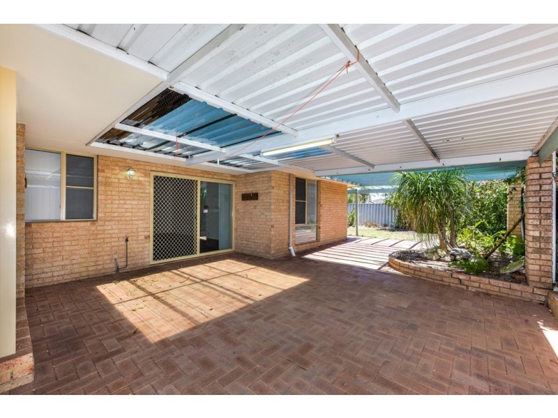 4 Oakmont Avenue, Meadow Springs WA 6210