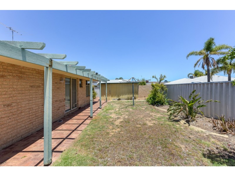 4 Oakmont Avenue, Meadow Springs WA 6210