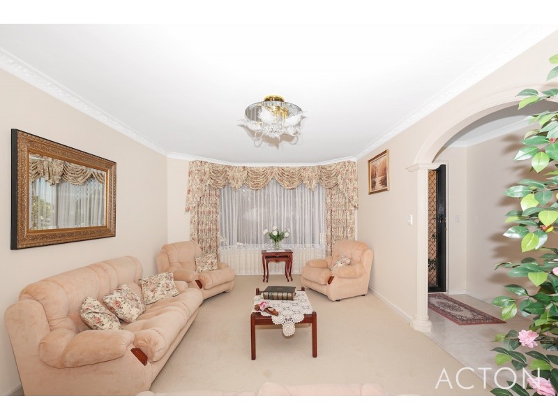 2 Yarri Way, Wannanup WA 6210