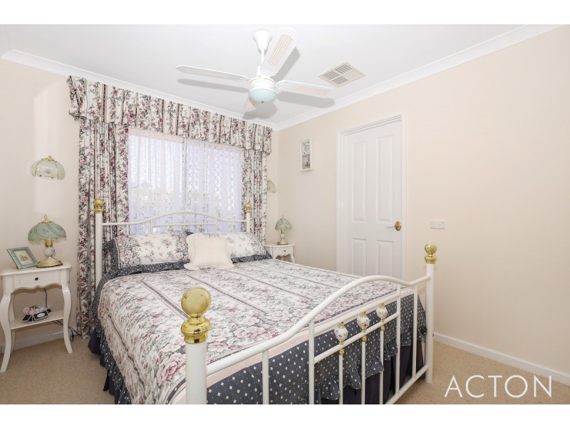 2 Yarri Way, Wannanup WA 6210