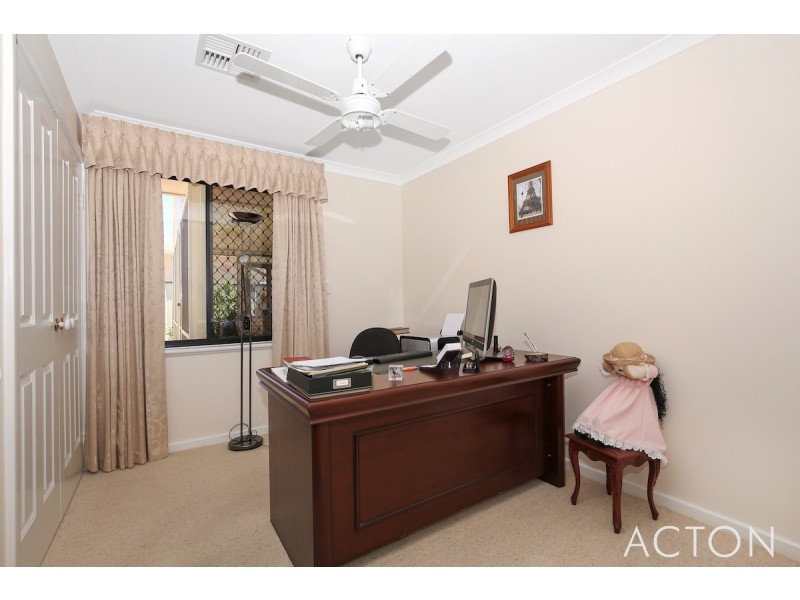 2 Yarri Way, Wannanup WA 6210