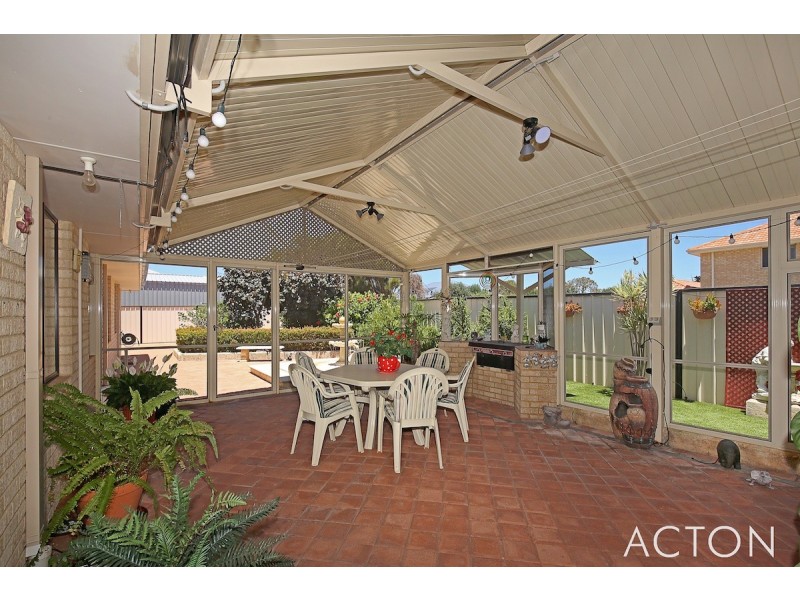 2 Yarri Way, Wannanup WA 6210