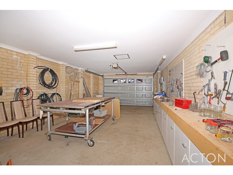 2 Yarri Way, Wannanup WA 6210