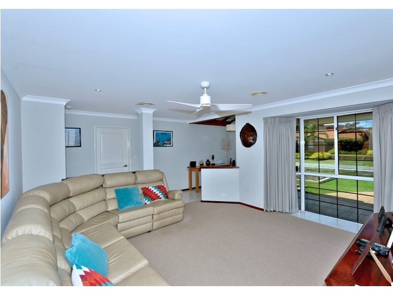 23 Silvertop Avenue, Halls Head WA 6210