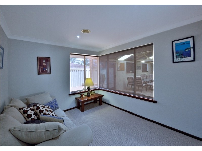 23 Silvertop Avenue, Halls Head WA 6210