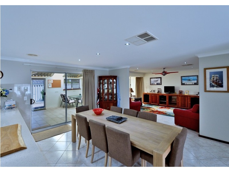 23 Silvertop Avenue, Halls Head WA 6210