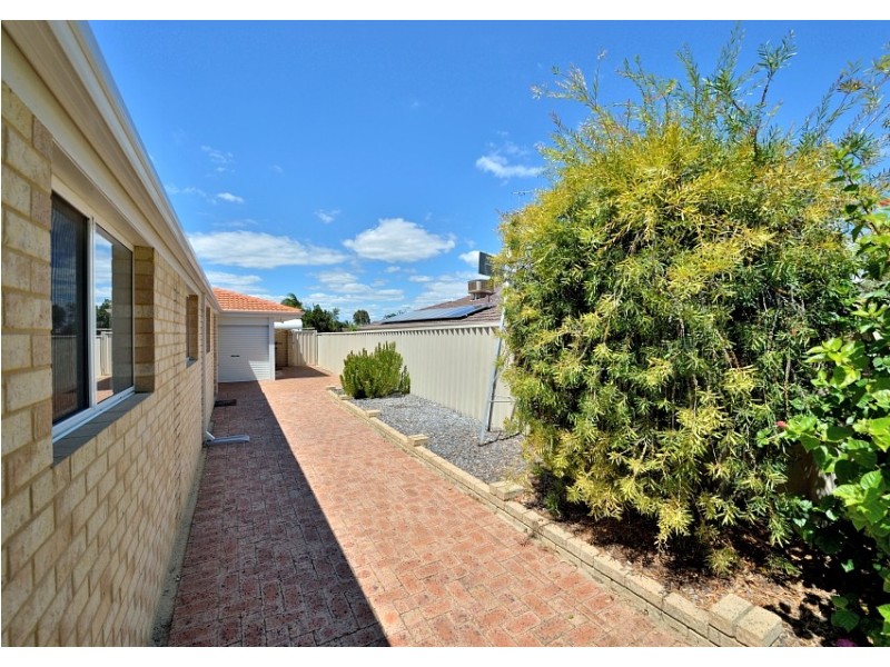 23 Silvertop Avenue, Halls Head WA 6210