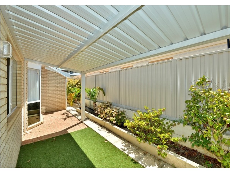 23 Silvertop Avenue, Halls Head WA 6210