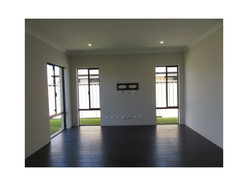 6 Wentworth Heights, Meadow Springs WA 6210