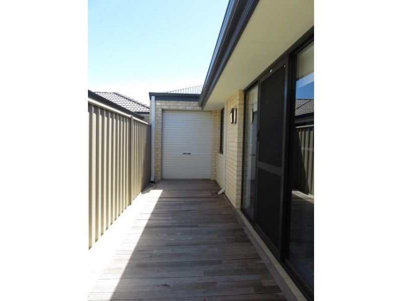 6 Wentworth Heights, Meadow Springs WA 6210