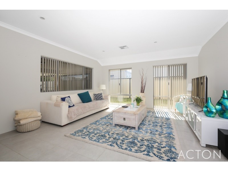 7 Gables Green, Meadow Springs WA 6210