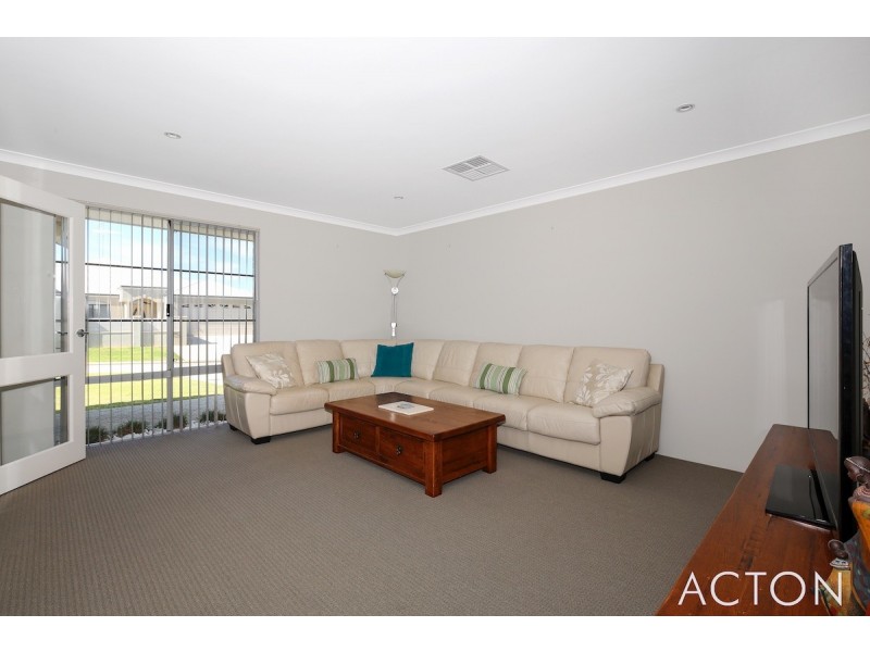 7 Gables Green, Meadow Springs WA 6210