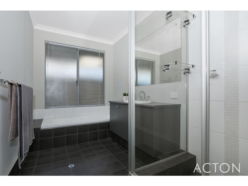 7 Gables Green, Meadow Springs WA 6210