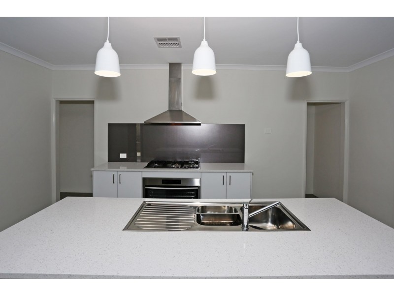 19 Arawatta Loop, Madora Bay WA 6210