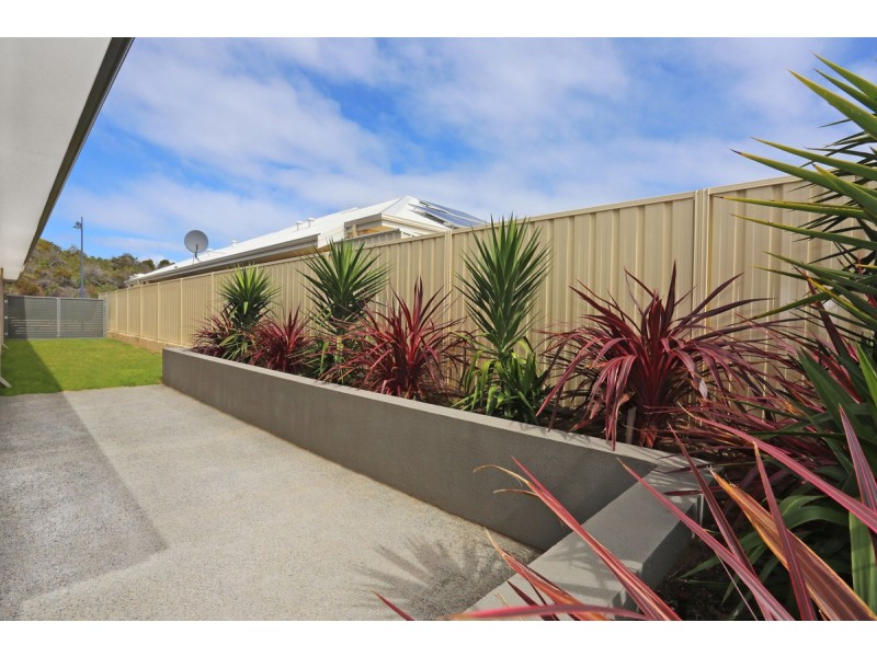 19 Arawatta Loop, Madora Bay WA 6210