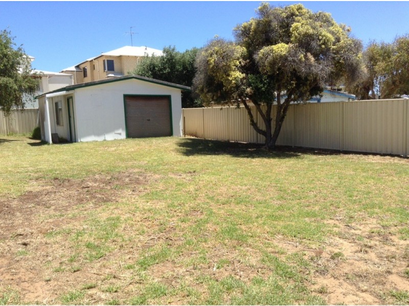 18 Sharland Street, Halls Head WA 6210