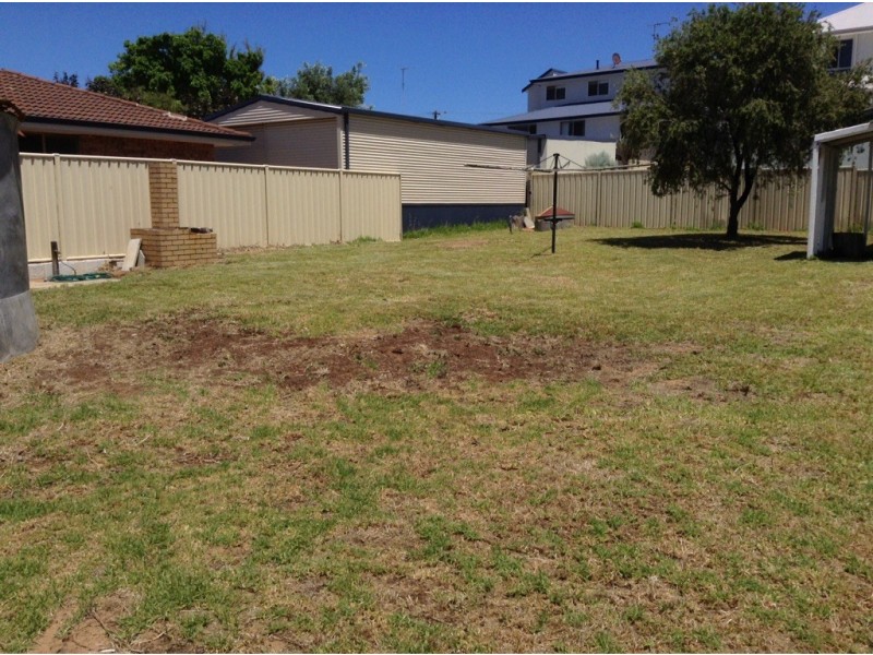 18 Sharland Street, Halls Head WA 6210