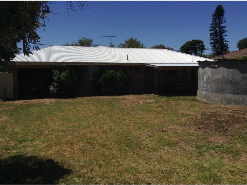 18 Sharland Street, Halls Head WA 6210