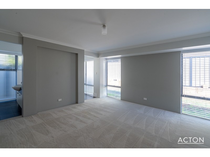 13 Kirkland Way, Meadow Springs WA 6210