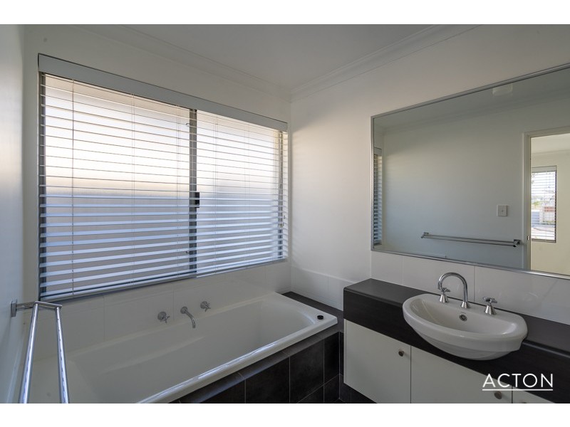 13 Kirkland Way, Meadow Springs WA 6210