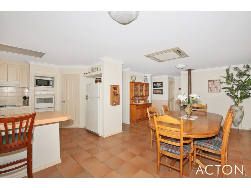 19 Jacana Way, Halls Head WA 6210