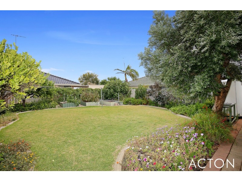 19 Jacana Way, Halls Head WA 6210