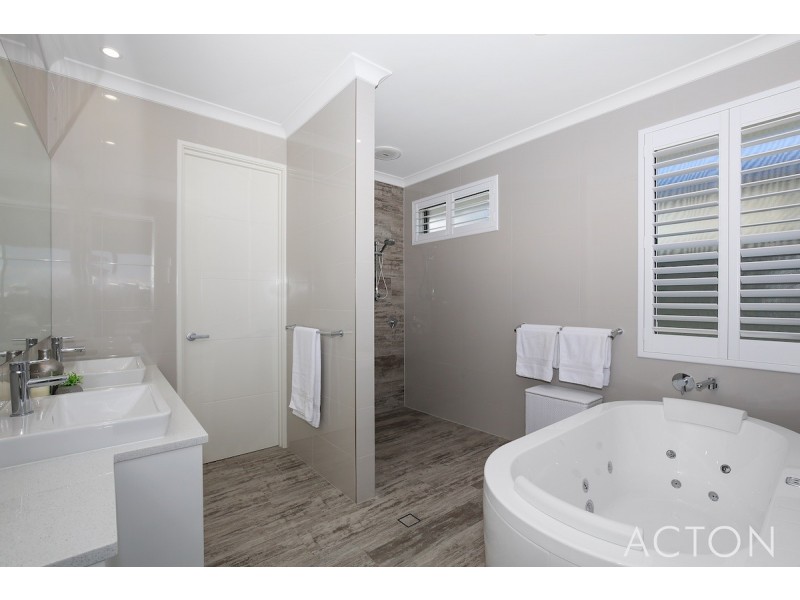 35 Europa Place, Dudley Park WA 6210