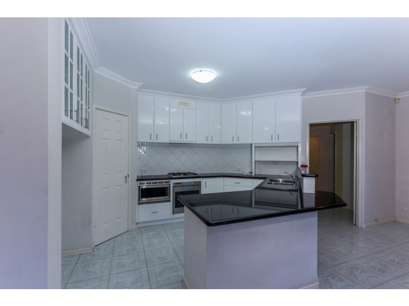 35 Warren Place, Dudley Park WA 6210