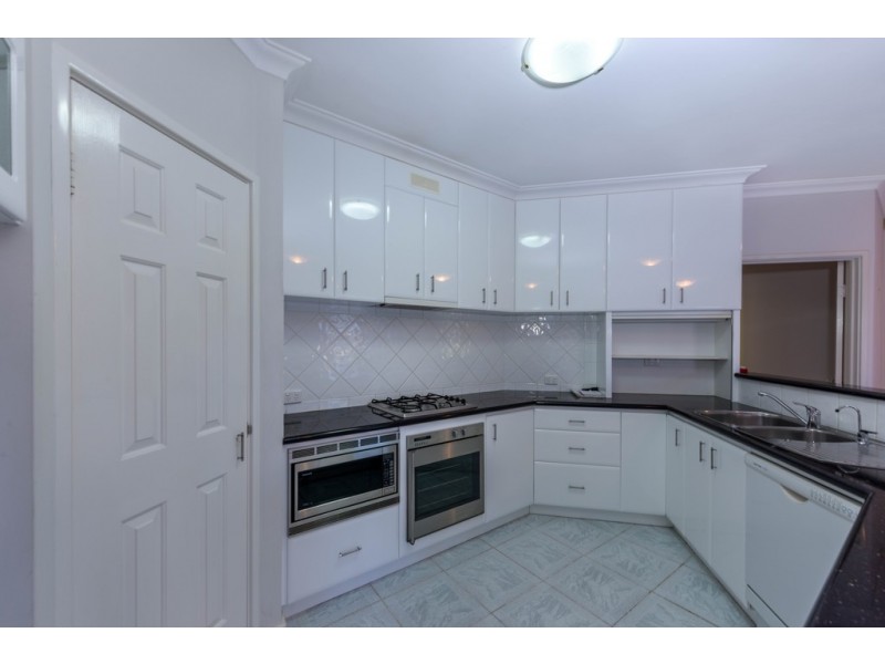 35 Warren Place, Dudley Park WA 6210