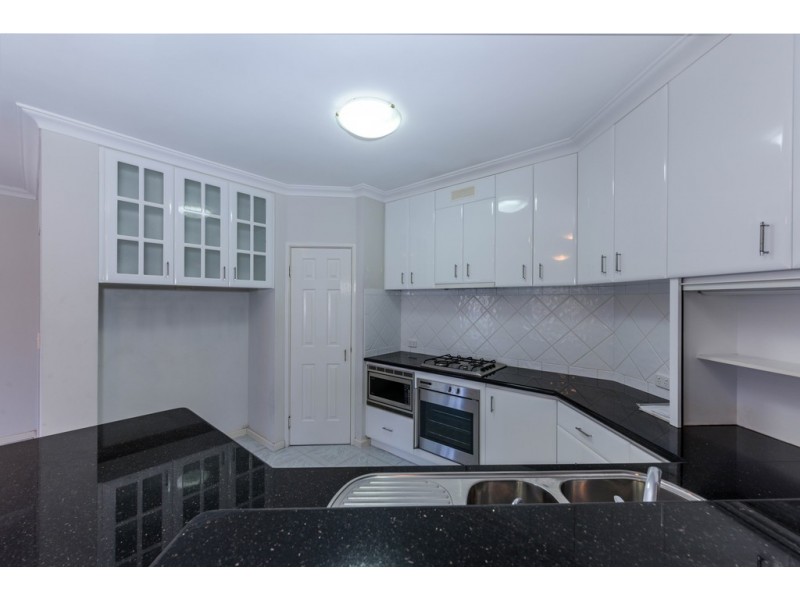 35 Warren Place, Dudley Park WA 6210