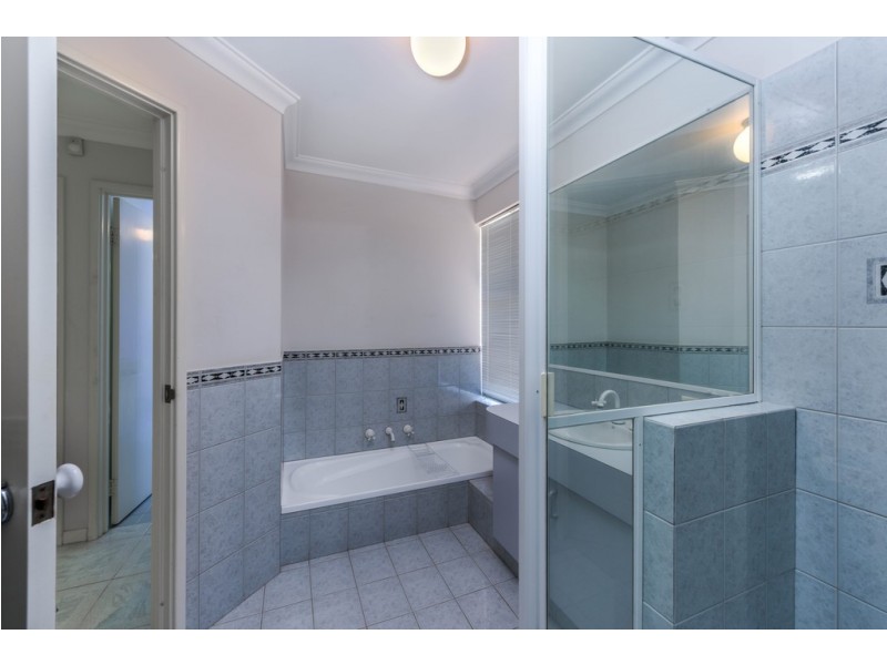 35 Warren Place, Dudley Park WA 6210