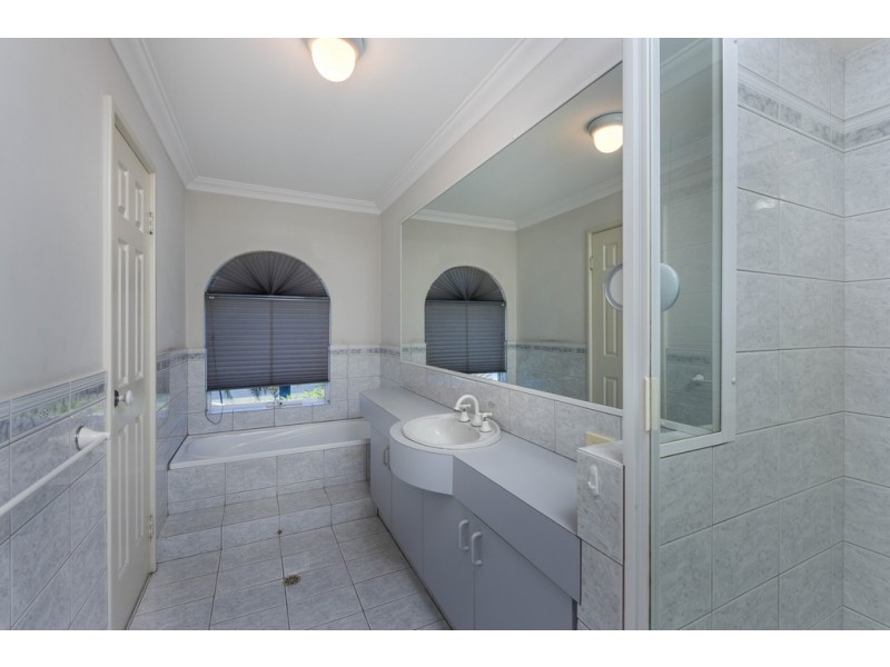 35 Warren Place, Dudley Park WA 6210