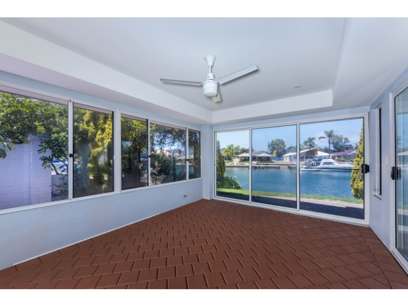 35 Warren Place, Dudley Park WA 6210