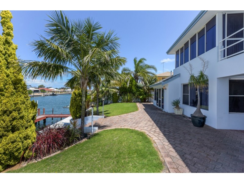 35 Warren Place, Dudley Park WA 6210