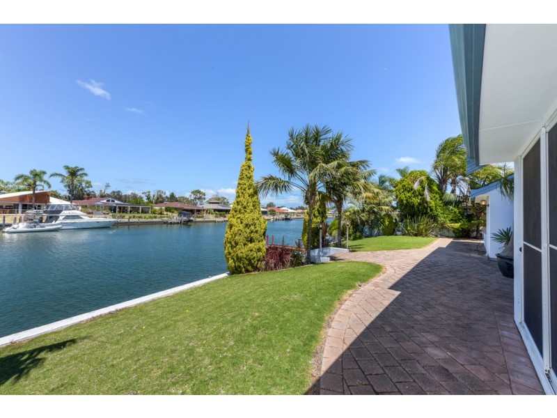 35 Warren Place, Dudley Park WA 6210