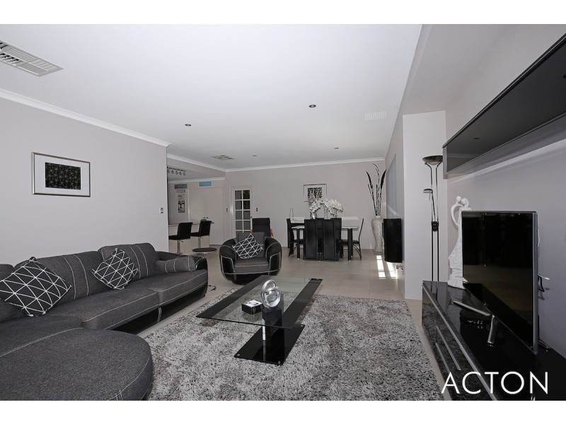 10 Dotterel Drive, Dudley Park WA 6210